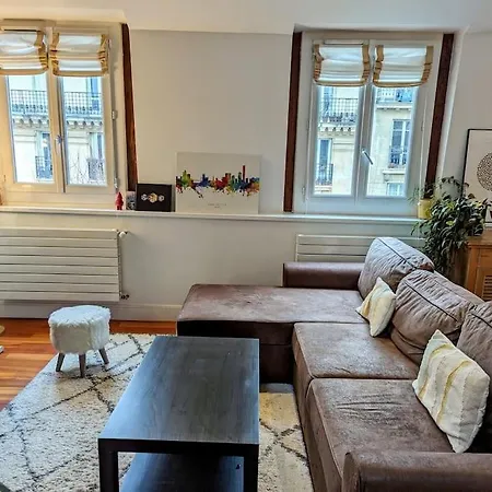 Superbe - Rue Privee Paris